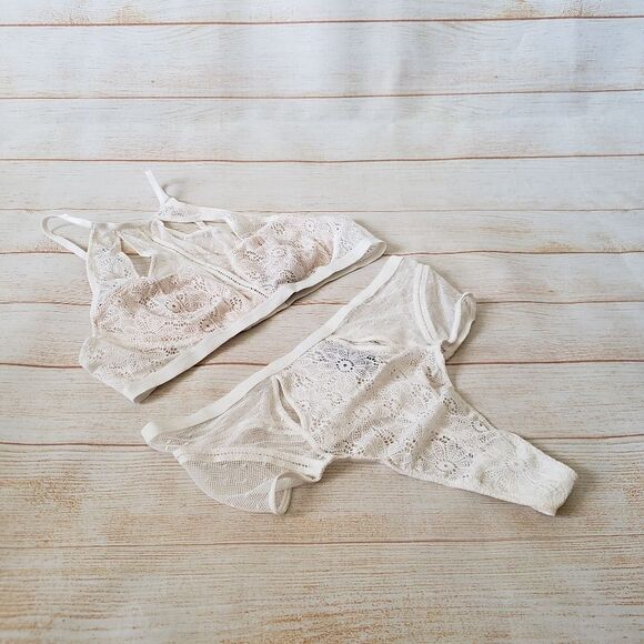 Victoria's Secret Very Sexy High Neck Bralette High-Waist Thong Panty Set Medium - Picture 2 of 11